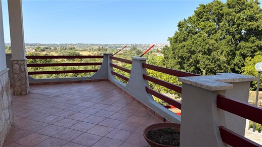 Villa Panoramica In Buone Condizioni Con Trullo Comunicante.
